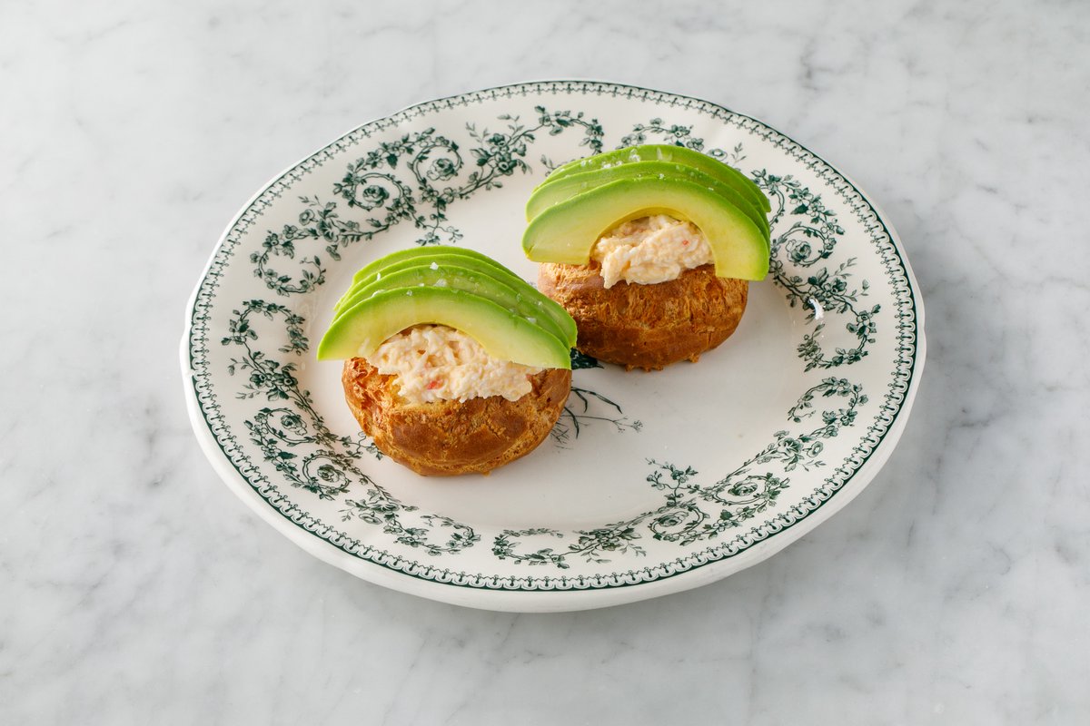 Гужеры с крабом и авокадо