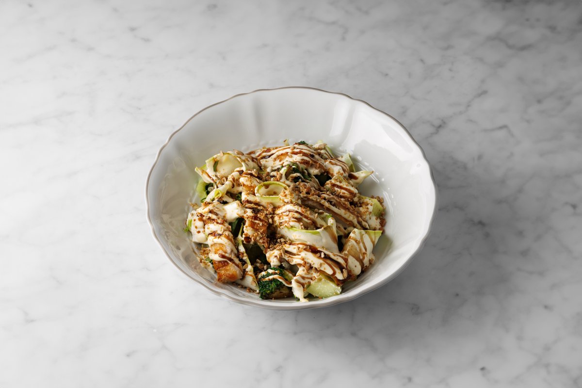 Зеленый салат с цыпленком