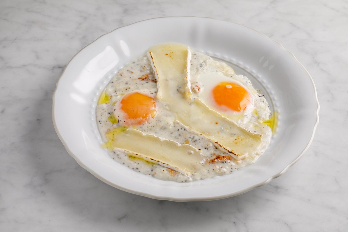 Глазунья  с сыром бри и горгонзолой