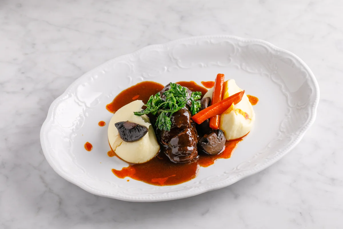 Бёф бургиньон из телячьих щёк