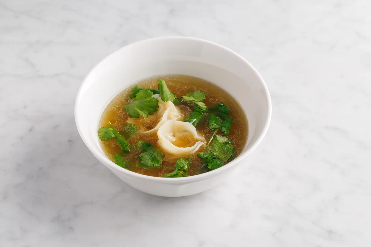 Утиный бульон с вонтонами