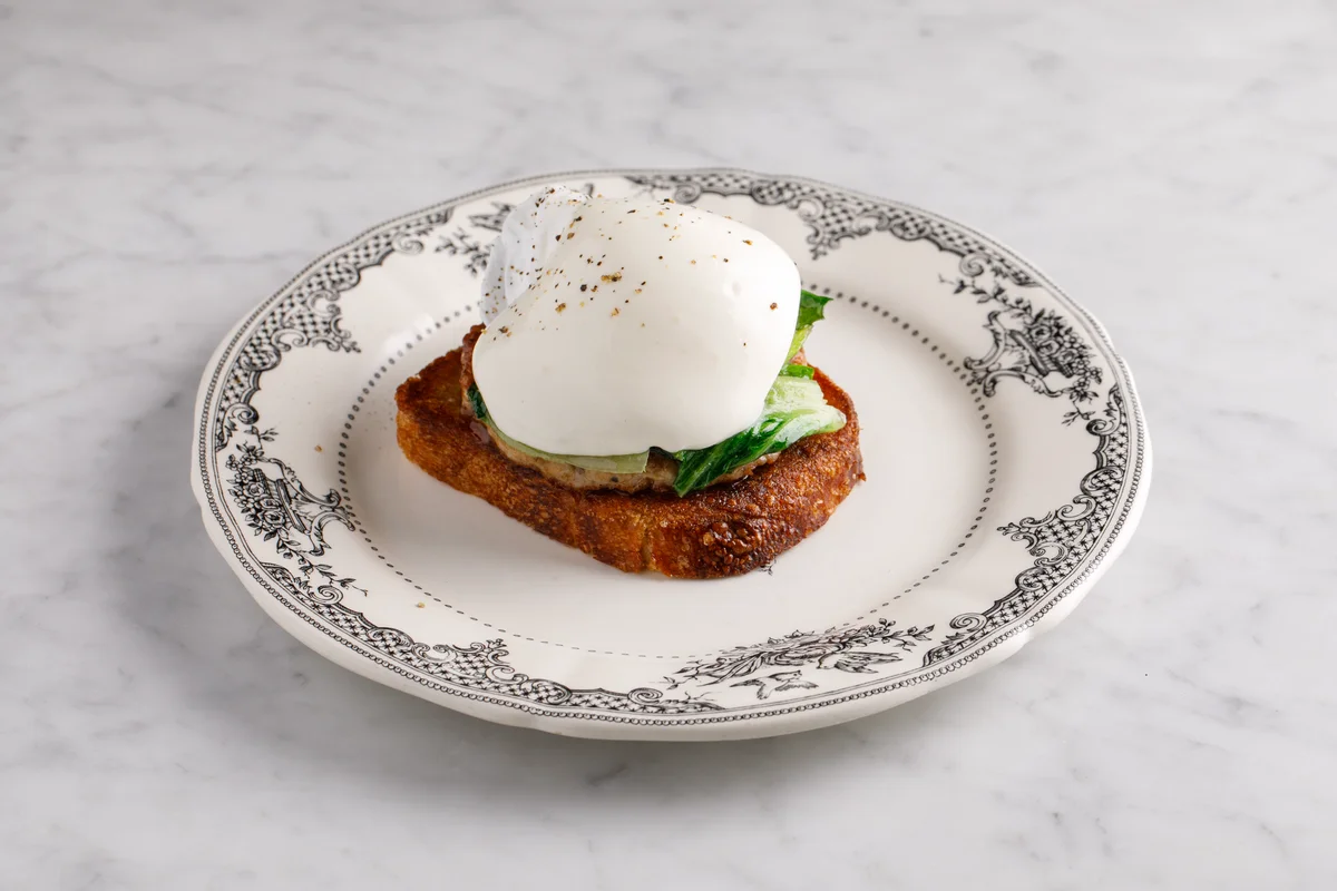 Пашот с утиным бифштексом и пармезаном